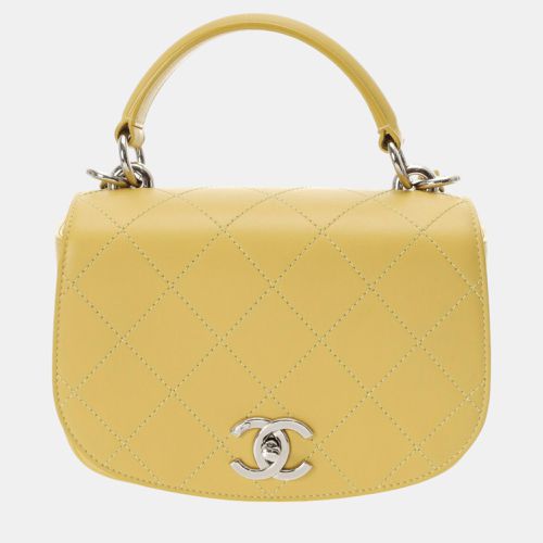 Chanel Yellow Calfskin Matelasse 20cm Shoulder Bag - Chanel - Modalova