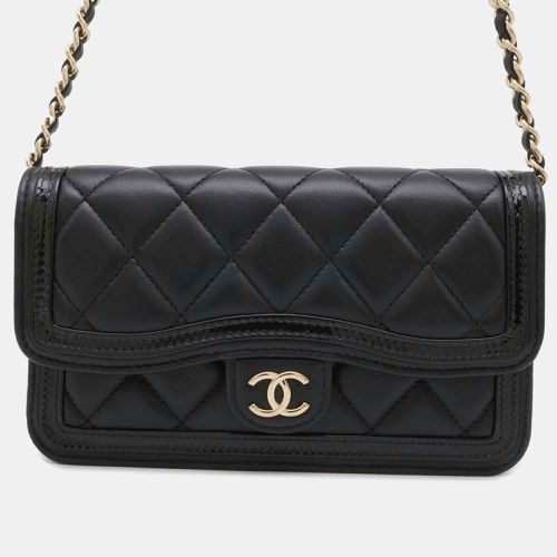 Chanel Black Lambskin Patent Leather Matelasse Chain Phone Case - Chanel - Modalova