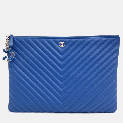 Chevron Charm Decorated Large Clutch - Chanel - Modalova