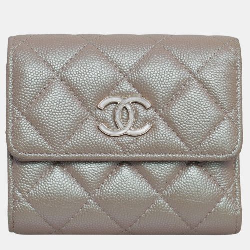 Chanel Beige Irridescent Caviar Tri-Fold Wallet - Chanel - Modalova