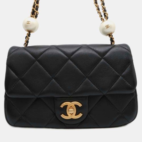 Lambskin Faux Pearl Matelasse Small Ball Flap Bag - Chanel - Modalova