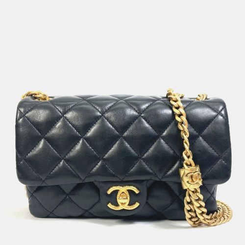 Lambskin CC Coco Mark Matelasse Chain Bag - Chanel - Modalova