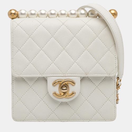 Chanel White Small Lambskin Chic Pearls Flap - Chanel - Modalova