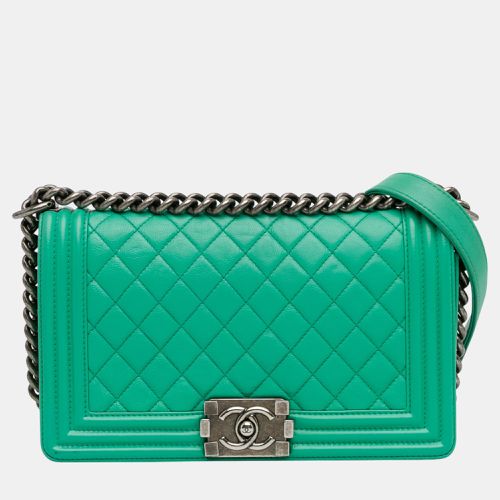 Chanel Medium Calfskin Boy Flap Bag - Chanel - Modalova