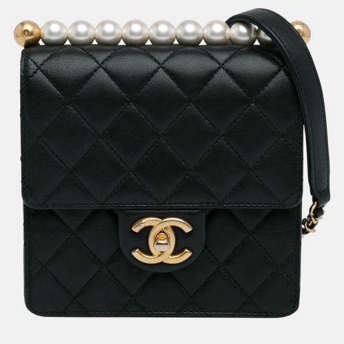 Chanel Small Lambskin Chic Pearls Flap - Chanel - Modalova