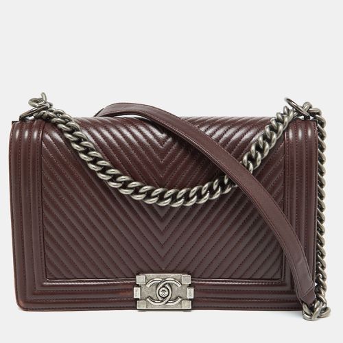 Chanel Burgundy Chevron Quilted Leather New Medium Boy Flap Bag - Chanel - Modalova