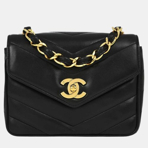 Chanel Black Lambskin V Stitch Single Flap Shoulder Bag - Chanel - Modalova