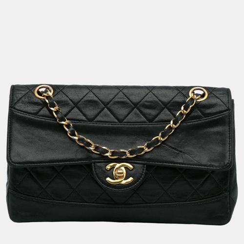 Chanel Black Quilted Lambskin Shoulder Bag - Chanel - Modalova