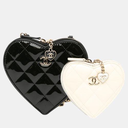 Chanel Black/White Quilted Patent Calfskin CC Heart Clutch With Chain - Chanel - Modalova