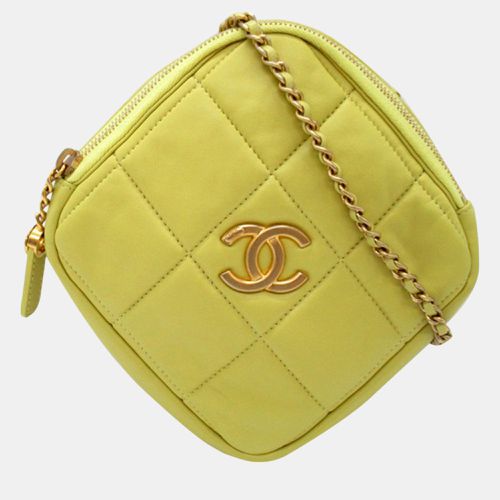 Chanel Yellow CC Quilted Lambskin Diamond Clutch with Chain - Chanel - Modalova