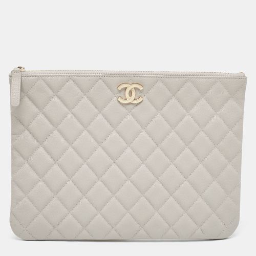 Chanel Grey Quilted Cavair Leather CC Zip Pouch - Chanel - Modalova