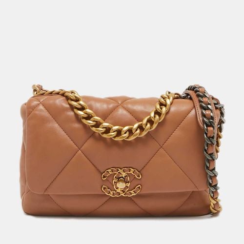 Chanel Dark Beige Quilted Leather Small 19 Flap Bag - Chanel - Modalova