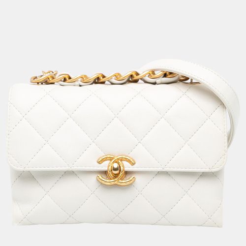 Chanel White CC Quilted Lambskin Flap - Chanel - Modalova