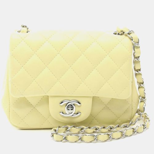 Chanel Yellow Lambskin Matelasse Shoulder Bag - Chanel - Modalova