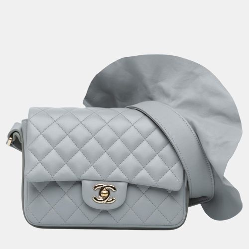 Chanel Grey Quilted Calfskin Bolero de Chanel Flap - Chanel - Modalova