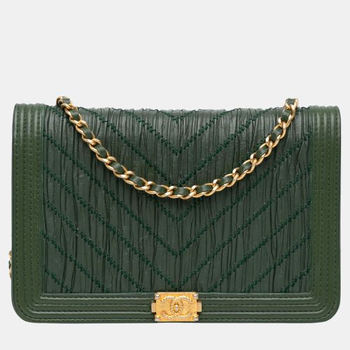 Chanel Green Chevron Quilted Crumpled Calfskin Boy Wallet On Chain - Chanel - Modalova