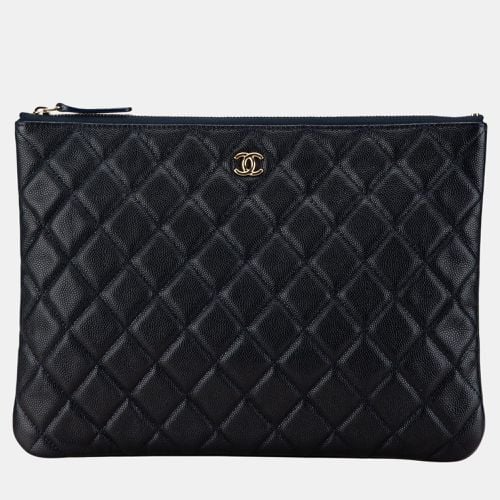 Chanel Navy Blue Medium Quilted Caviar O Case Clutch - Chanel - Modalova