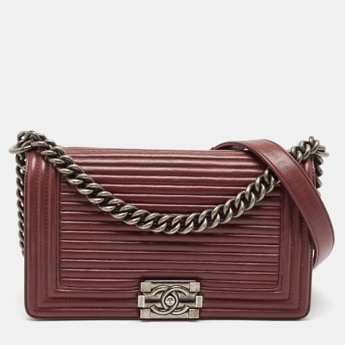 Chanel Burgundy Horizontal Quilted Leather Medium Boy Flap Bag - Chanel - Modalova