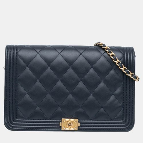 Chanel Navy Blue Quilted Lambskin Boy Wallet On Chain - Chanel - Modalova