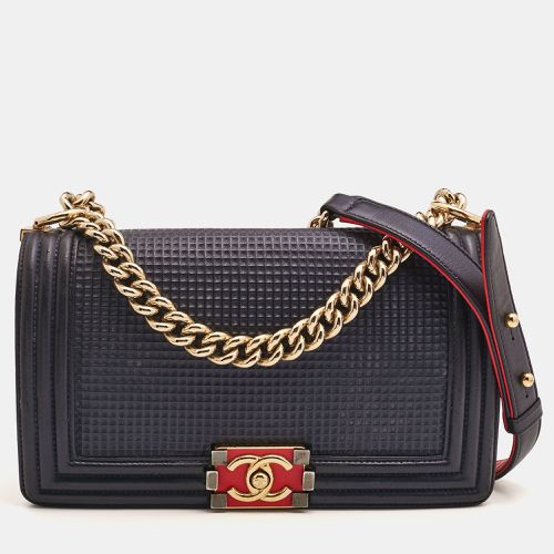 Chanel Navy Blue Cube Embossed Leather Medium Boy Flap Bag - Chanel - Modalova