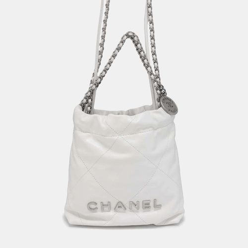 Chanel White Chanel 22 Coco Mark Shiny Calf Leather Shoulder Bag - Chanel - Modalova