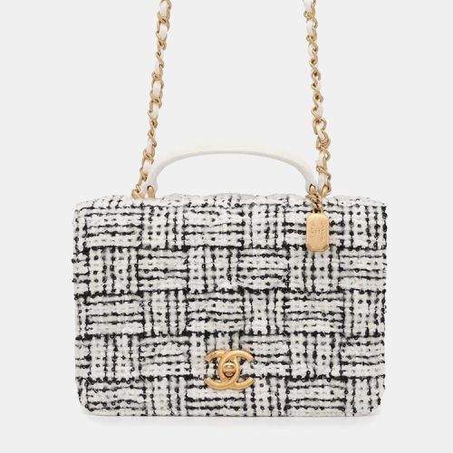 Matelasse Coco Mark Tweed Shoulder Bag - Chanel - Modalova