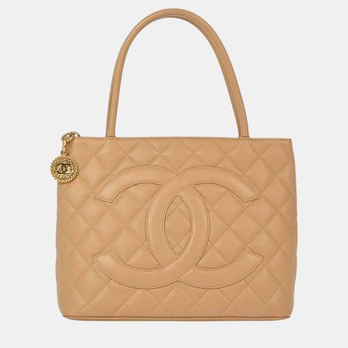 Chanel Beige Calfskin Medallion Tote Handbag - Chanel - Modalova