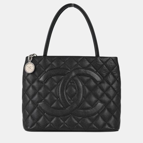 Chanel Black Calfskin Medallion Tote Handbag - Chanel - Modalova