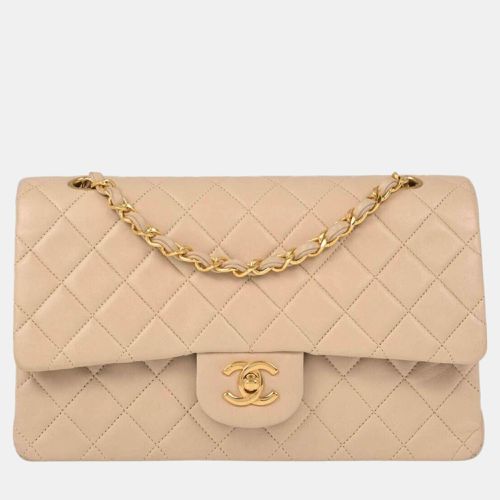 Chanel Beige Lambskin Medium Classic Double Flap Shoulder Bag - Chanel - Modalova