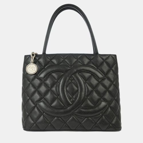 Chanel Black Calfskin Medallion Tote Handbag - Chanel - Modalova