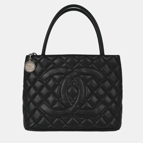 Chanel Black Calfskin Medallion Tote Handbag - Chanel - Modalova