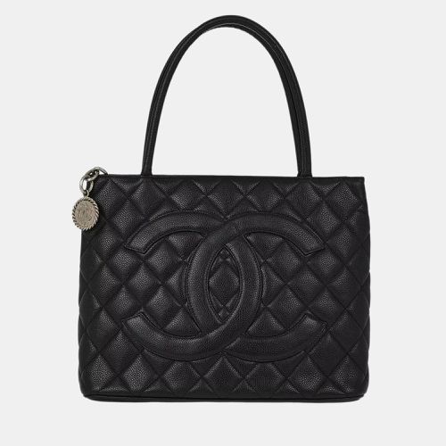 Calfskin Medallion Tote Handbag - Chanel - Modalova