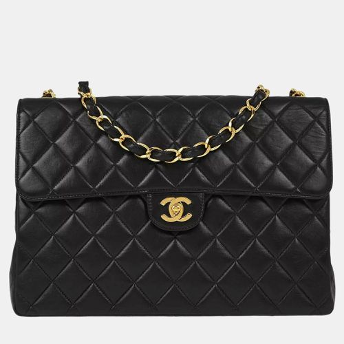 Lambskin Jumbo Classic Flap Shoulder Bag - Chanel - Modalova