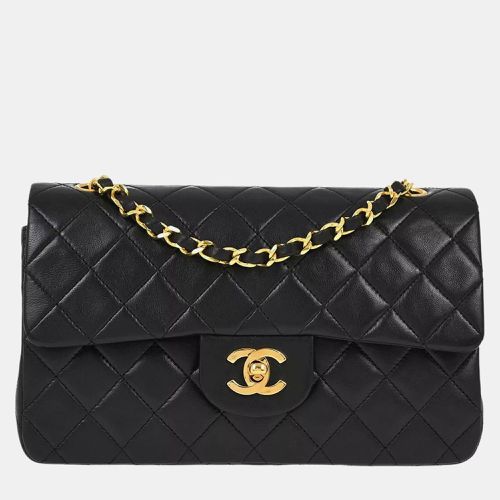 Chanel Black Lambskin Small Classic Double Flap Shoulder Bag - Chanel - Modalova