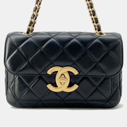 Shiny Lambskin Matelasse Flap Bag - Chanel - Modalova