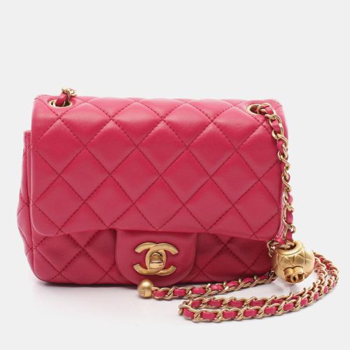 Lambskin Matelasse Shoulder Bag - Chanel - Modalova