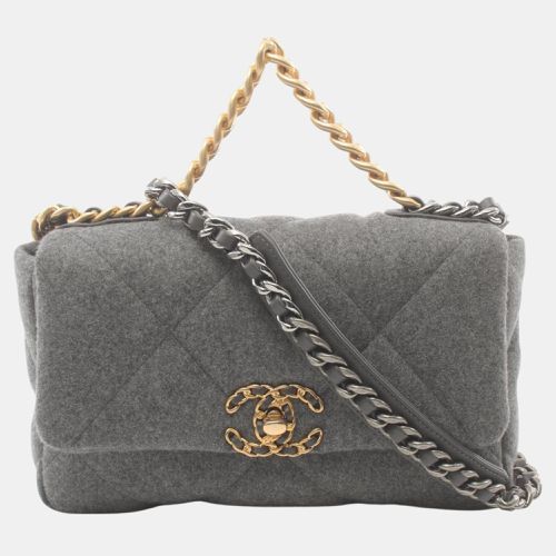 Chanel Grey Wool Chanel 19 Matelasse Shoulder Bag - Chanel - Modalova