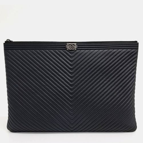 Leather Chevron Boy Large Clutch - Chanel - Modalova