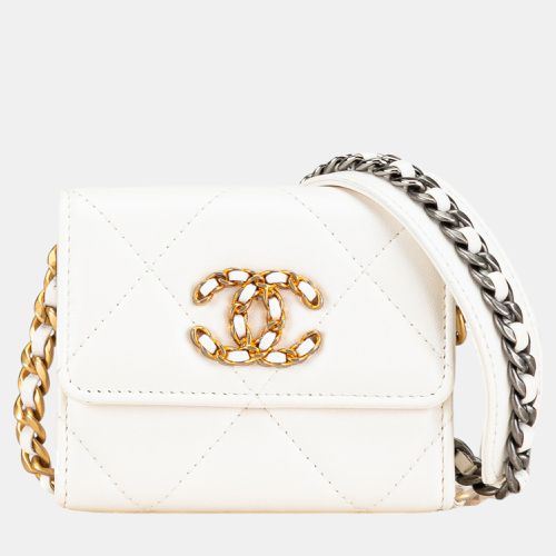 Chanel White Quilted Lambskin Chanel 19 Card Holder On Chain - Chanel - Modalova