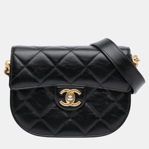 Chanel Black CC Quilted Calfskin Round Moon Messenger Flap - Chanel - Modalova