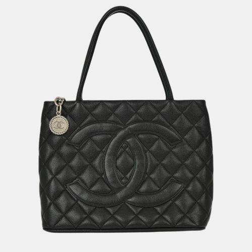 Chanel Black Calfskin Medallion Tote Handbag - Chanel - Modalova