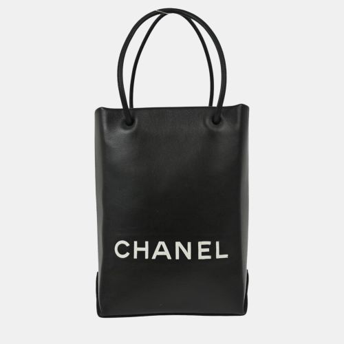 Chanel Black Calfskin Essential Tote Bag - Chanel - Modalova