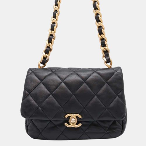 Chanel Black Lambskin CC Shoulder Bag - Chanel - Modalova