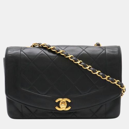 Chanel Black Quilted Leather Diana 22 Shoulder Bag - Chanel - Modalova