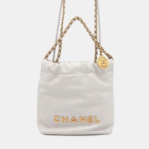 Chanel Grey Shiny Calf Leather 22 Handbag - Chanel - Modalova