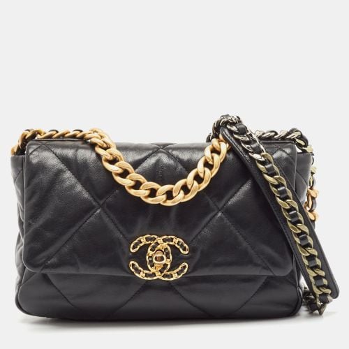 Quilted Leather Small 19 Flap Bag - Chanel - Modalova