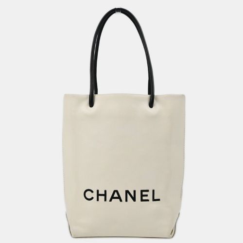 Chanel White Calfskin Essential Tote Bag - Chanel - Modalova