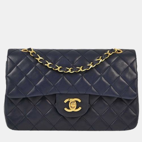 Chanel Navy Lambskin Small Classic Double Flap Shoulder Bag - Chanel - Modalova