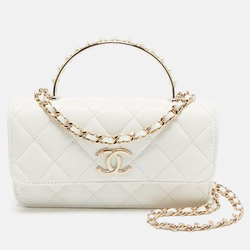 Chanel White Quilted Leather Pearl Embellished Top Handle Phone Holder Bag - Chanel - Modalova