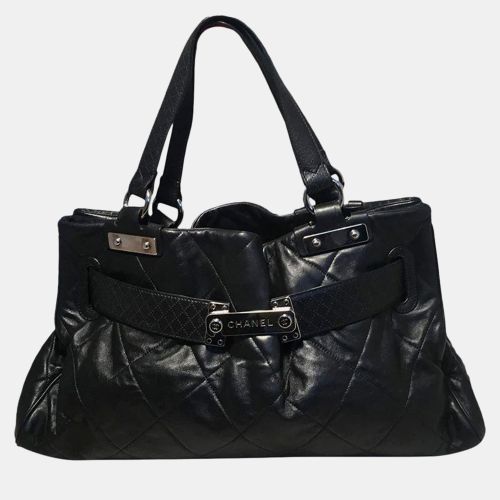 Quilted Leather Latch Front Tote Bag - Chanel - Modalova